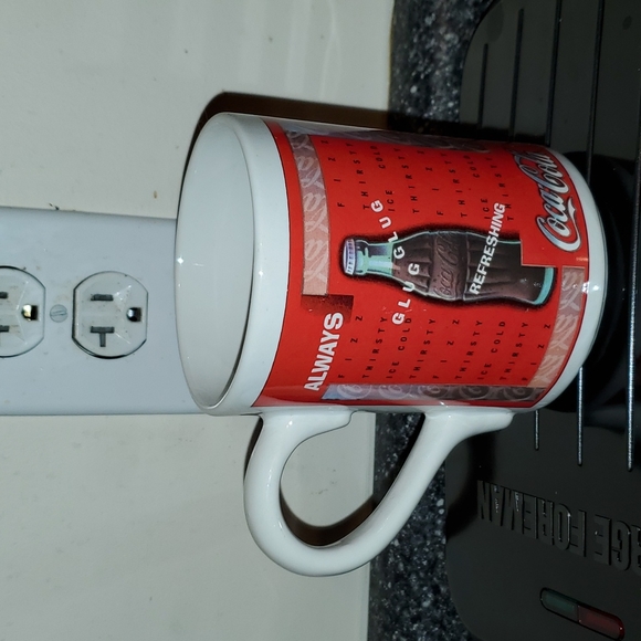 Coca-Cola GLASSWARE Collectibles  4 Glasses - Picture 1 of 10